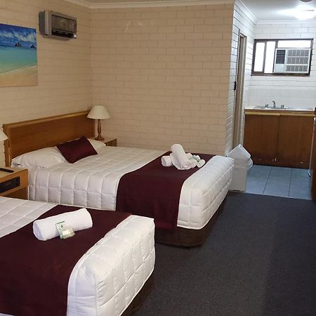 Tabourie Lake Motor Inn الغرفة الصورة
