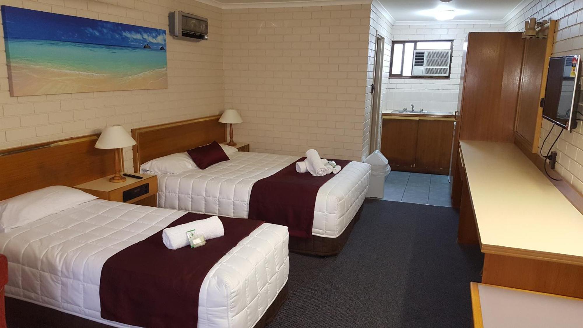 Tabourie Lake Motor Inn الغرفة الصورة